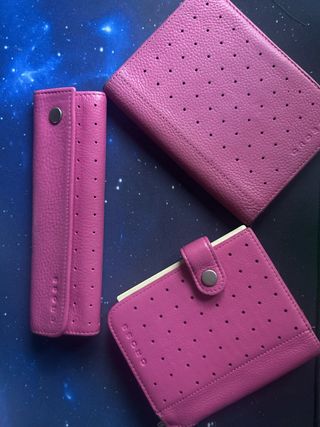 Agenda billetero y portaboli CROSS rosa.