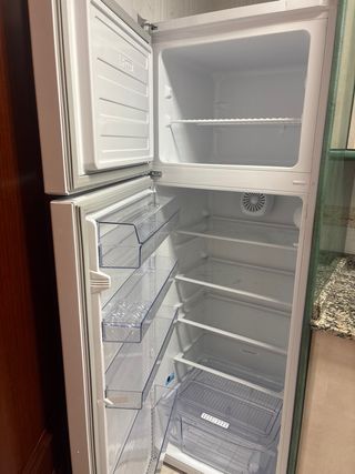 Nevera Beko con congelador