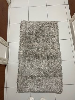 Alfombra gris suave
