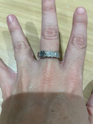 Anillo plateado ajustable con piedras tous