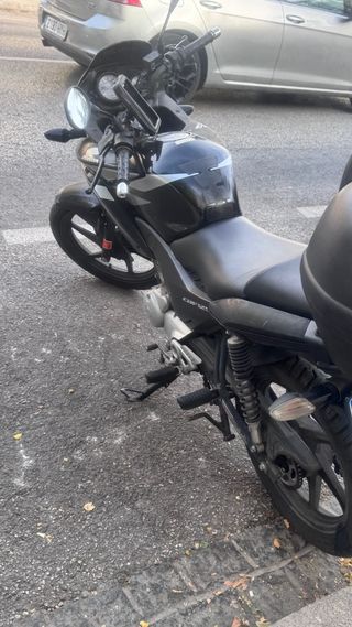 Moto Honda cbf  Negra 125cc