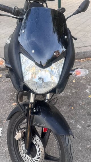 Moto Honda cbf  Negra 125cc