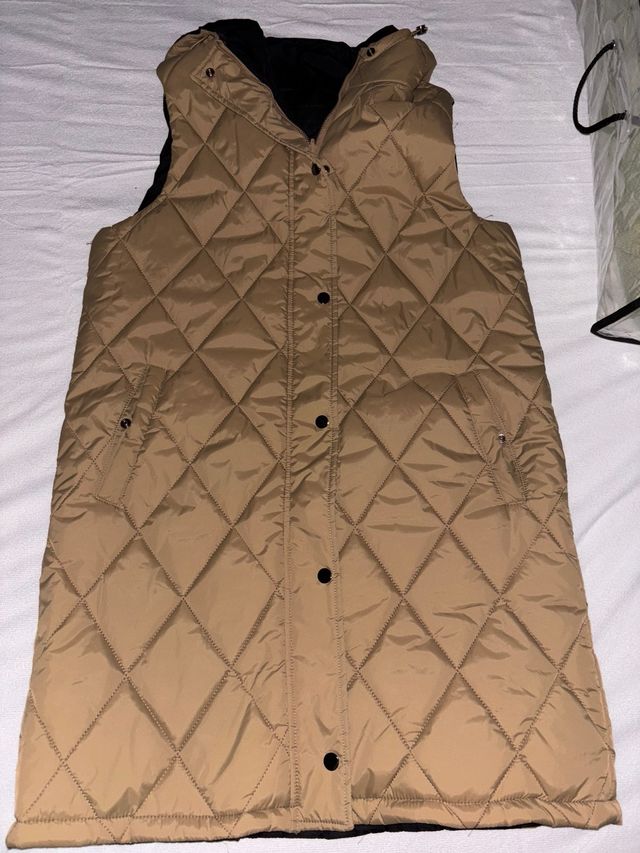 Chaleco reversible beige y negro