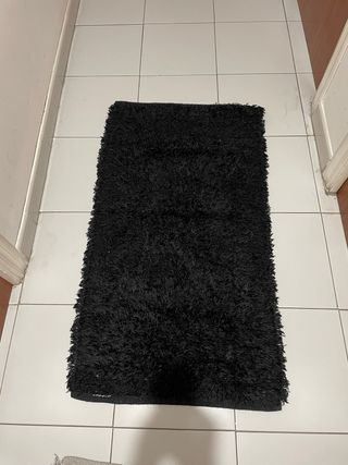 Alfombra negra de tela