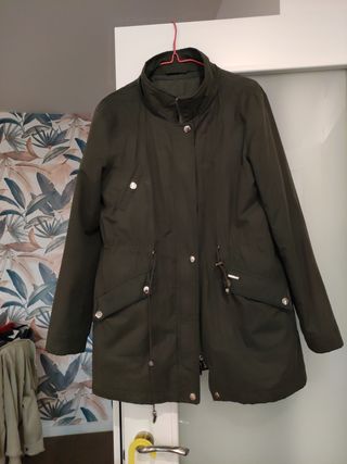 Parka con chaleco desmontable.  Precio negociable.