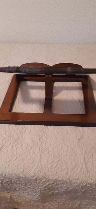 Atril de madera con marquetería  43x43 cm