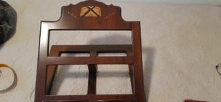 Atril de madera con marquetería  43x43 cm