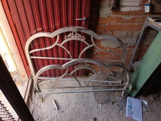 Cama antigua de níquel 120mm
