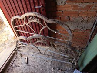 Cama antigua de níquel 120mm
