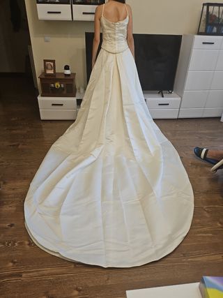 Vestido de Novia Blanco con Pedrería. 