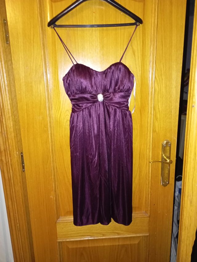 Vestido morado con tirantes