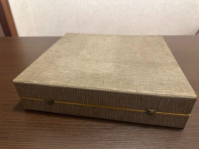 Juego de tocador vintage beige y dorado