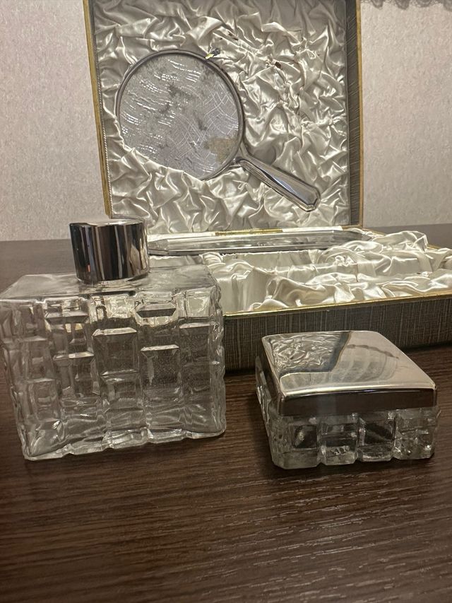 Juego de tocador vintage beige y dorado