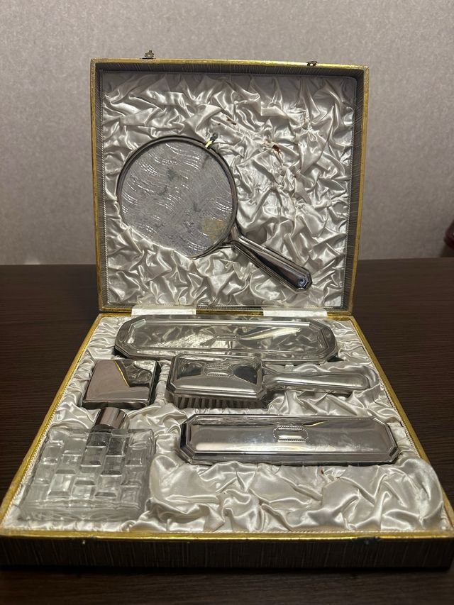 Juego de tocador vintage beige y dorado