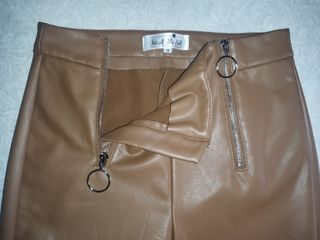 Pantalón efecto piel marrón