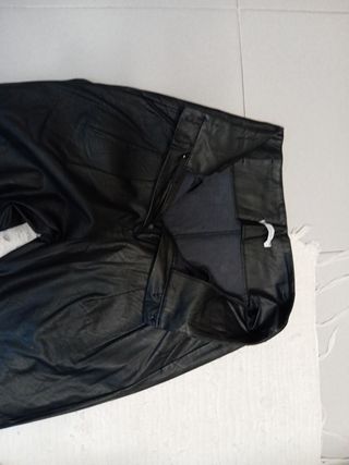 Pantalón de cuero negro talla M
