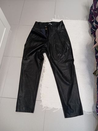Pantalón de cuero negro talla M