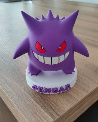 Figura Gengar Pokémon con base.