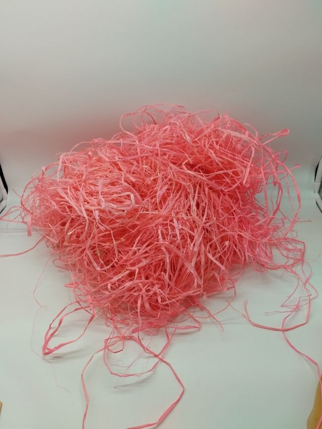 Relleno de papel rosa para embalaje