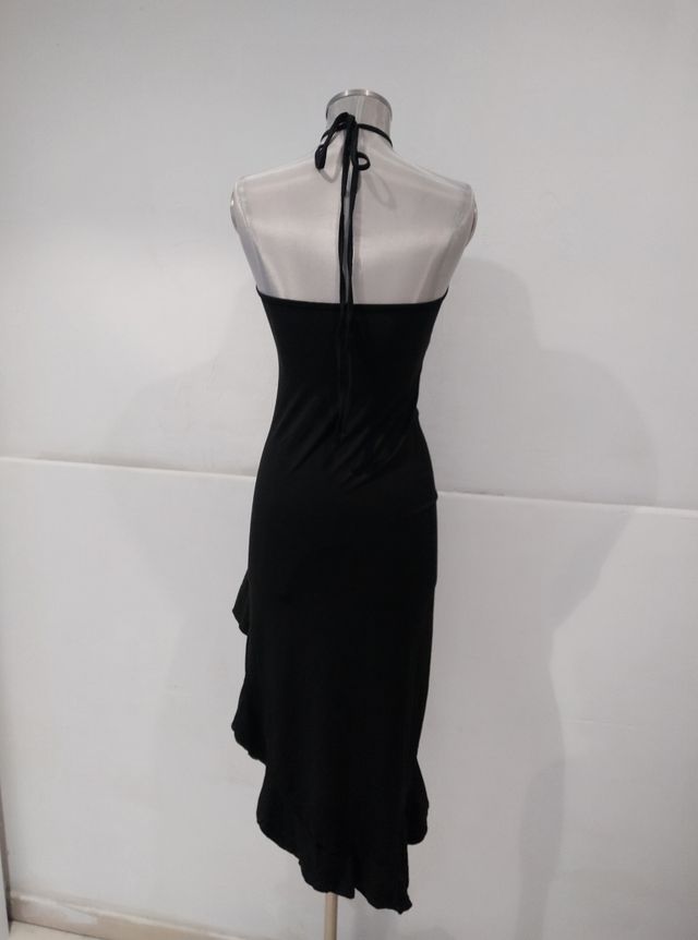 Vestido elegante negro con flor