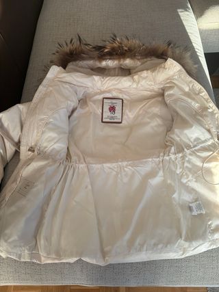 Abrigo de plumas con capucha Talla 10