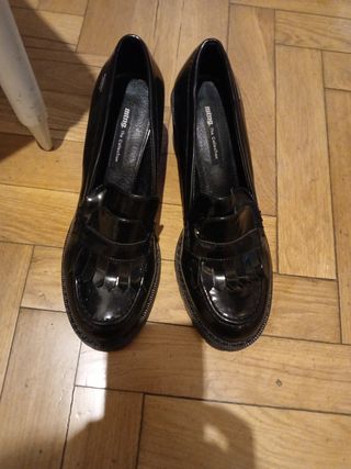 Mocasines Mustang Tacón Negro Charol