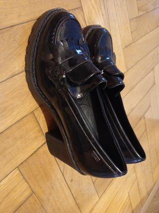 Mocasines Mustang Tacón Negro Charol