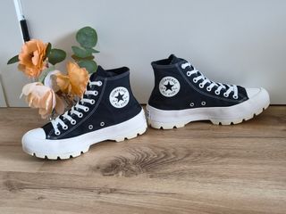 Converse  Negras Plataforma talla 40 