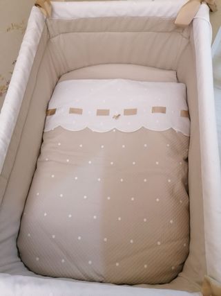 Minicuna con vestidura y colchón