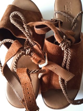 Sandalias PIECES ante marrón talla 40