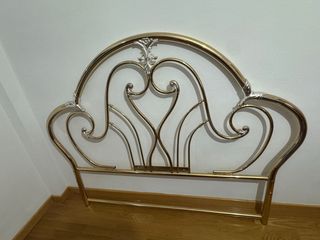 Cabecero de cama metálico dorado y plateado