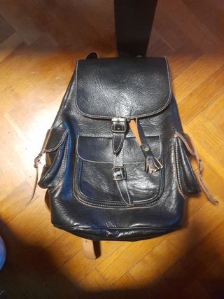 Mochila de cuero negra