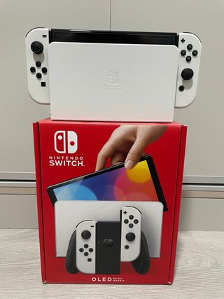 Nintendo Switch OLED Blanca con funda de viaje