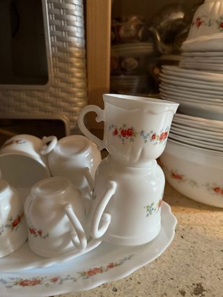 Juego de tazas y platos de porcelana