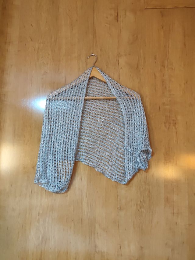 Chaquetilla plateada tejida
