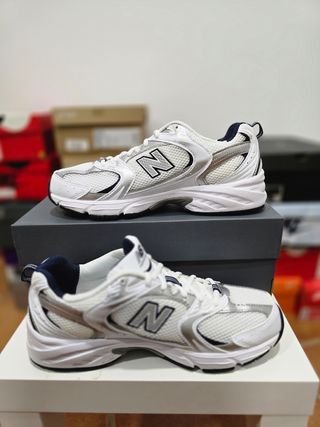 New Balance 530 Plata y Blanco