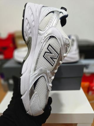 New Balance 530 Plata y Blanco