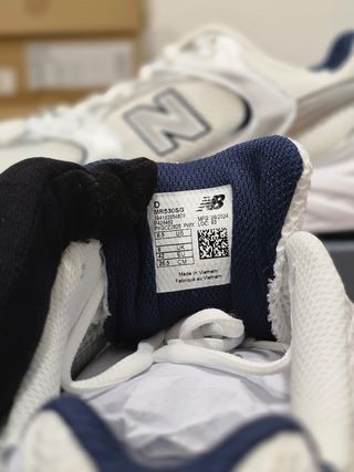 New Balance 530 Plata y Blanco