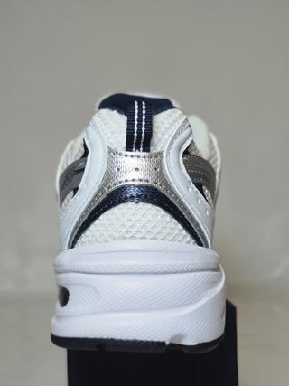 New Balance 530 Plata y Blanco