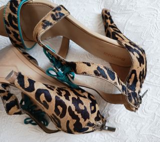 Sandalias de tacón animal print