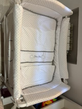 Minicuna NafNaf con dosel, edredón y colchón