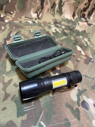 Linterna LED de bolsillo, recargable