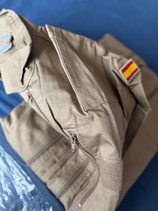 Mono de faena ejército español beige