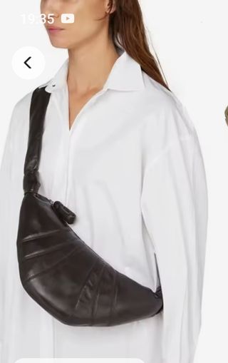 Bolso Media Luna cruzado.  

 
