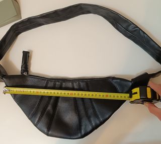 Bolso Media Luna cruzado.  

 
