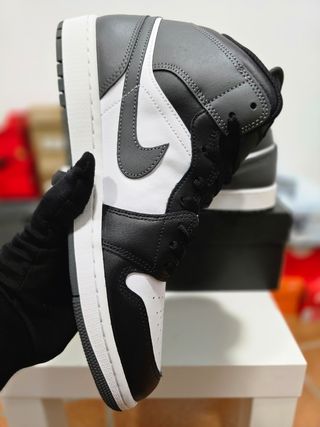 Nike Air Jordan 1 Mid Negro Blanco
