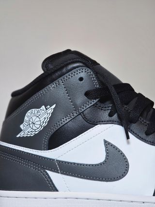 Nike Air Jordan 1 Mid Negro Blanco