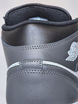 Nike Air Jordan 1 Mid Negro Blanco