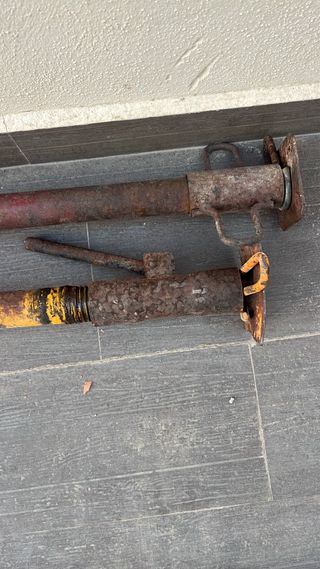 Puntales de obra metálicos