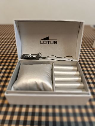 Caja de reloj Lotus